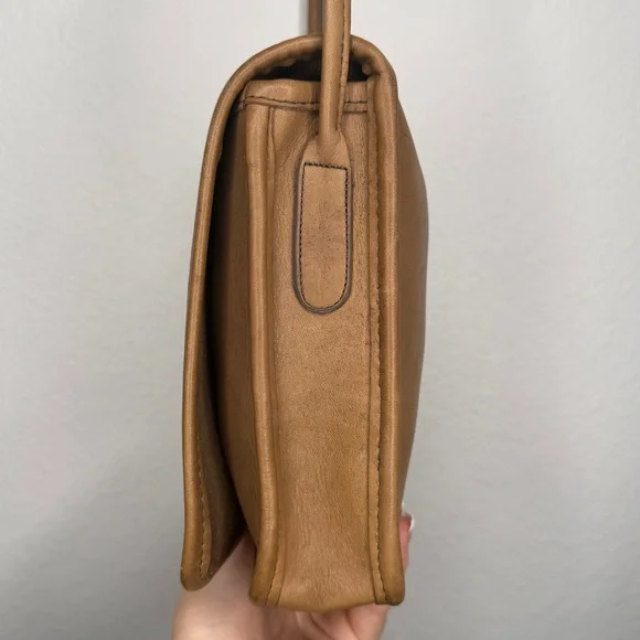 Coach Vintage Compact Leather Crossbody Bag Tan Brass Hardware - Picture 3 of 10